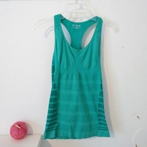 Seamless tight fitting tank